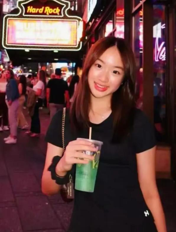 吴尊女儿才14岁！身高直逼172cm，网友：这发育速度也太惊人了-第3张图片-旧杳电影网