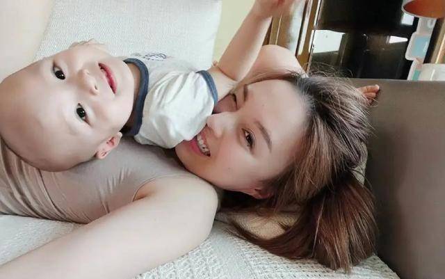 38岁华姐冠军朱璇罕露面,状态仍惊艳,淡出幕前嫁富二代已育两子-第13张图片-旧杳电影网 38岁华姐冠军朱璇罕露面,状态仍惊艳,淡出幕前嫁富二代已育两子-第13张图片-旧杳电影网