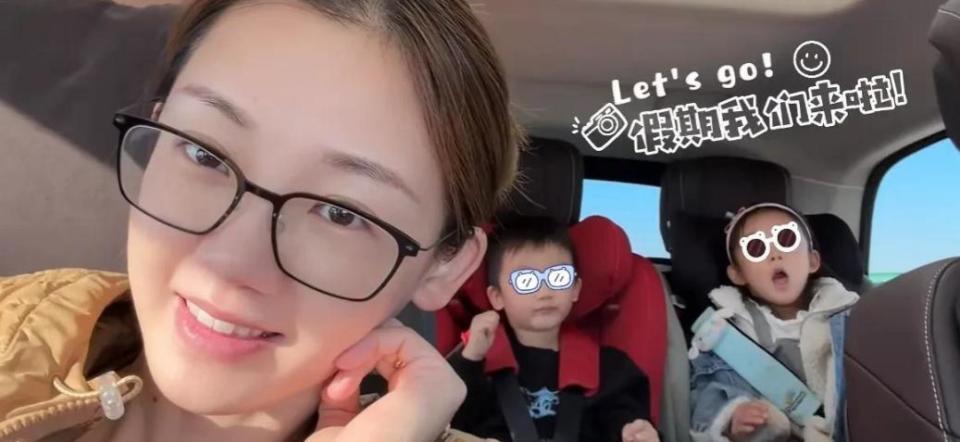 苗苗元旦带儿女探班郑恺！新加坡吃日料游泳，孩子自己洗澡很独立-第7张图片-旧杳电影网