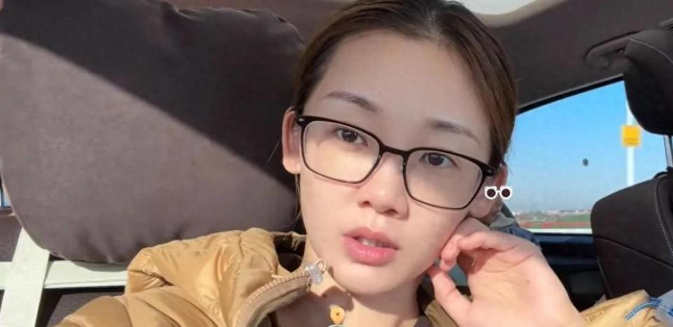 苗苗元旦带儿女探班郑恺！新加坡吃日料游泳，孩子自己洗澡很独立-第6张图片-旧杳电影网