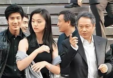 汤唯大学时期的照片，难怪当年李安梁朝伟会选她当女主角！-第1张图片-旧杳电影网