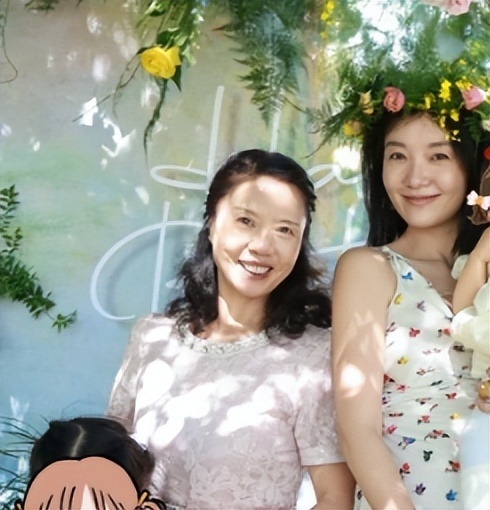 齐溪小腹隆起疑怀3胎！肚大如萝给妈妈庆生，和王传君已有俩女儿-第22张图片-旧杳电影网