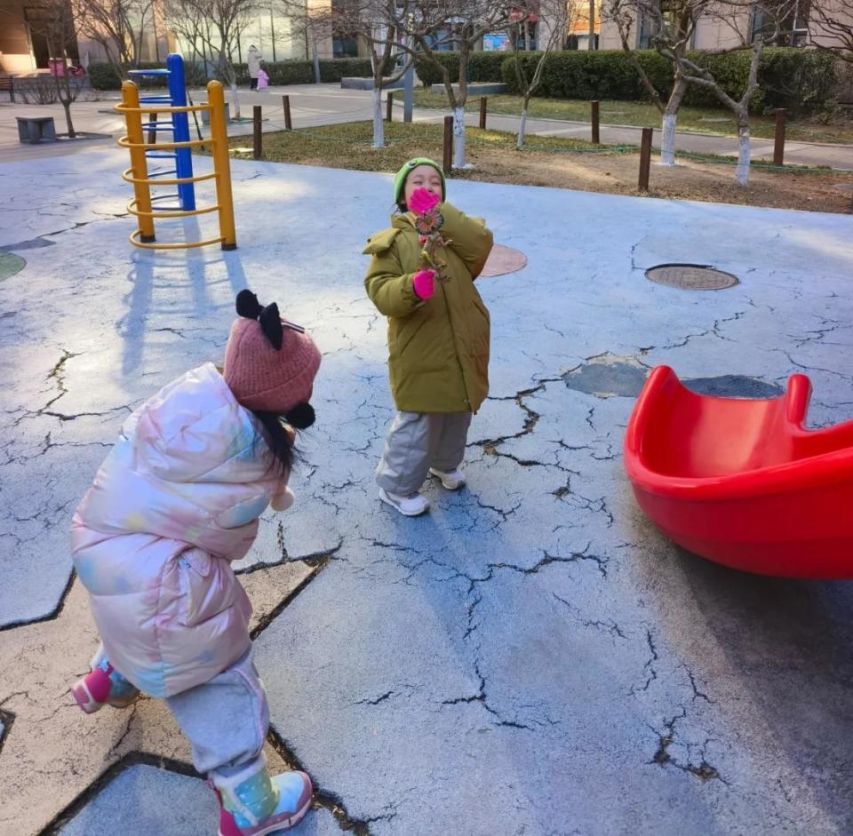 齐溪小腹隆起疑怀3胎！肚大如萝给妈妈庆生，和王传君已有俩女儿-第24张图片-旧杳电影网