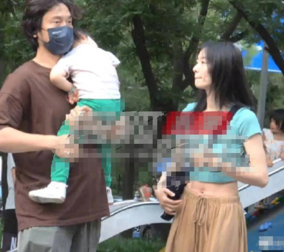 齐溪小腹隆起疑怀3胎！肚大如萝给妈妈庆生，和王传君已有俩女儿-第30张图片-旧杳电影网