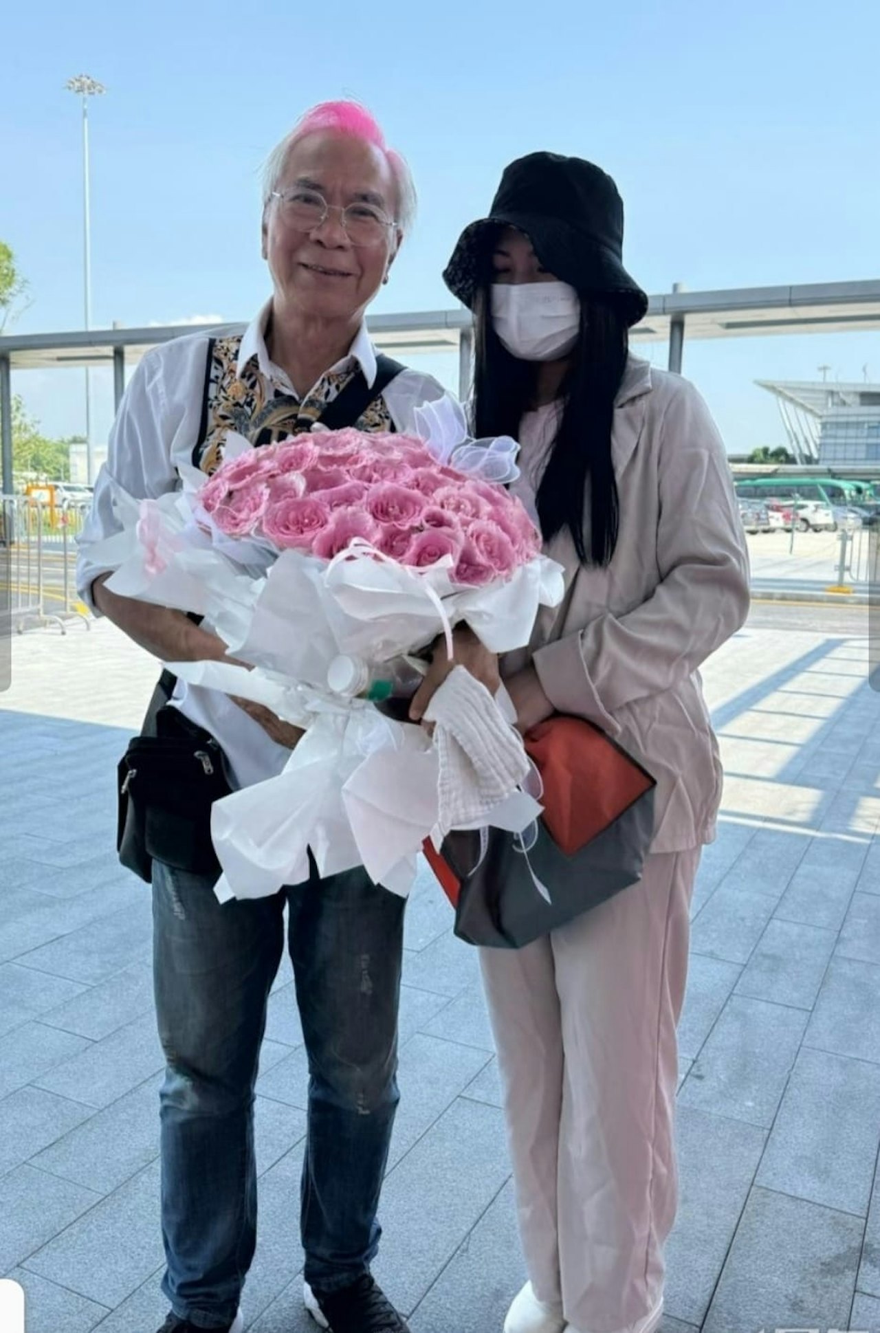 75岁港星小36岁未婚妻被曝已婚，冬至与丈夫在老家吃饭，儿子16岁-第6张图片-旧杳电影网