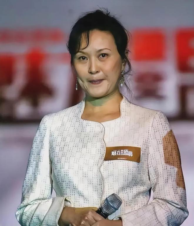 7岁演戏成北电校花，两段婚姻皆遇挫，如今她的幸福在女儿身上延续-第7张图片-旧杳电影网
