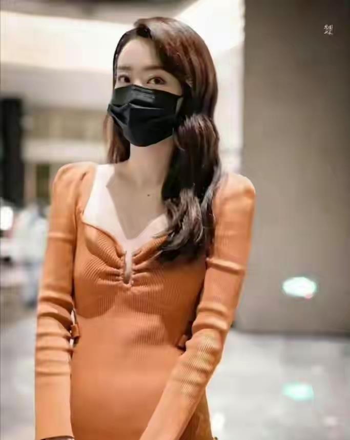 天呐,张小斐已经瘦得薄薄一片了,喜剧演员也需要保持身材吗-第3张图片-旧杳电影网 天呐,张小斐已经瘦得薄薄一片了,喜剧演员也需要保持身材吗-第3张图片-旧杳电影网