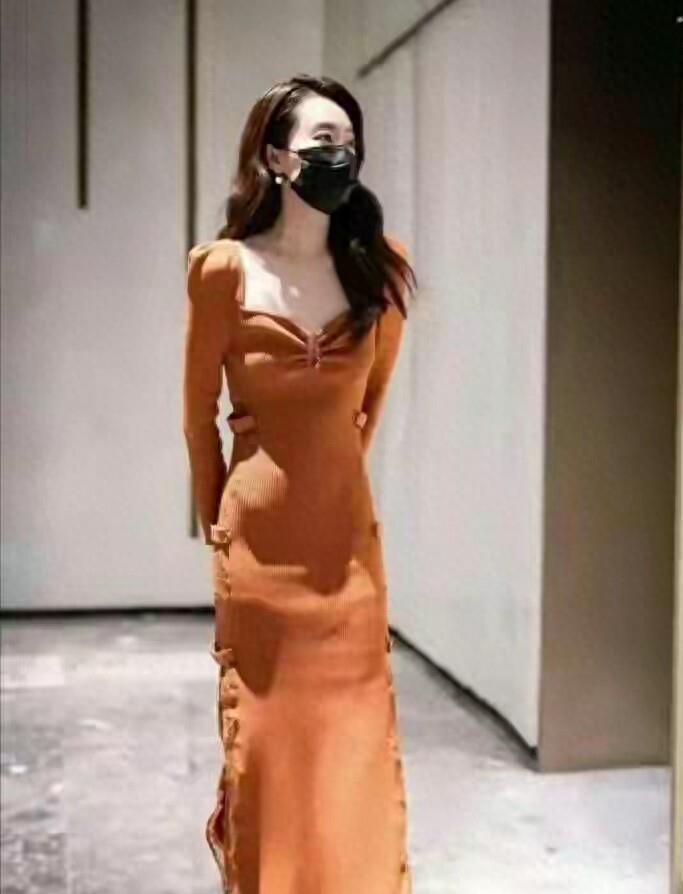 天呐,张小斐已经瘦得薄薄一片了,喜剧演员也需要保持身材吗-第1张图片-旧杳电影网 天呐,张小斐已经瘦得薄薄一片了,喜剧演员也需要保持身材吗-第1张图片-旧杳电影网