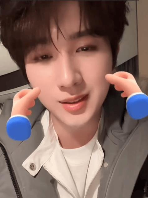 李宏毅直播回应“限高”一事:坎早晚都能迈过去-第1张图片-旧杳电影网 李宏毅直播回应“限高”一事:坎早晚都能迈过去-第1张图片-旧杳电影网