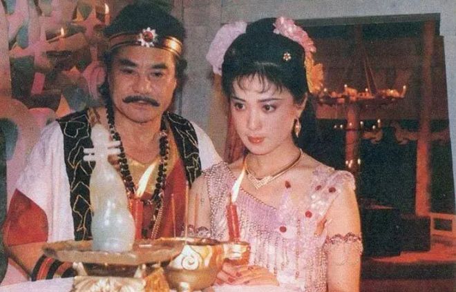 1989年,拍妲己纣王洗澡戏时,56岁的达奇提议加一场吻戏,傅艺伟直接拒绝:“为什么要加吻戏,他那么老”-第2张图片-旧杳电影网 1989年,拍妲己纣王洗澡戏时,56岁的达奇提议加一场吻戏,傅艺伟直接拒绝:“为什么要加吻戏,他那么老”-第2张图片-旧杳电影网