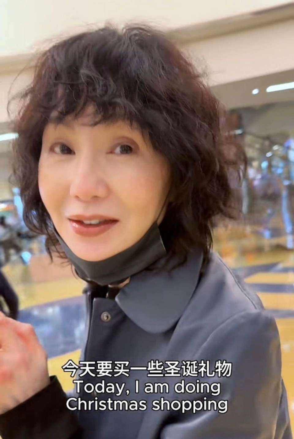 香港知名影后逛平价运动用品店，获网友赞贴地，卷发造型显年轻-第3张图片-旧杳电影网