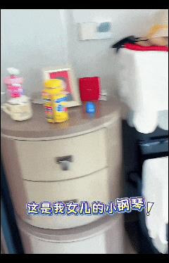 一顿饭11个菜，客厅大得能打球，哭穷的闫学晶害惨“啃老”的儿子-第6张图片-旧杳电影网