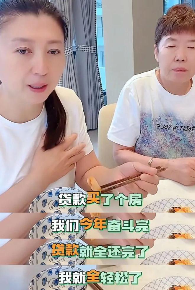 一顿饭11个菜，客厅大得能打球，哭穷的闫学晶害惨“啃老”的儿子-第10张图片-旧杳电影网