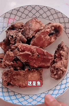 一顿饭11个菜，客厅大得能打球，哭穷的闫学晶害惨“啃老”的儿子-第11张图片-旧杳电影网