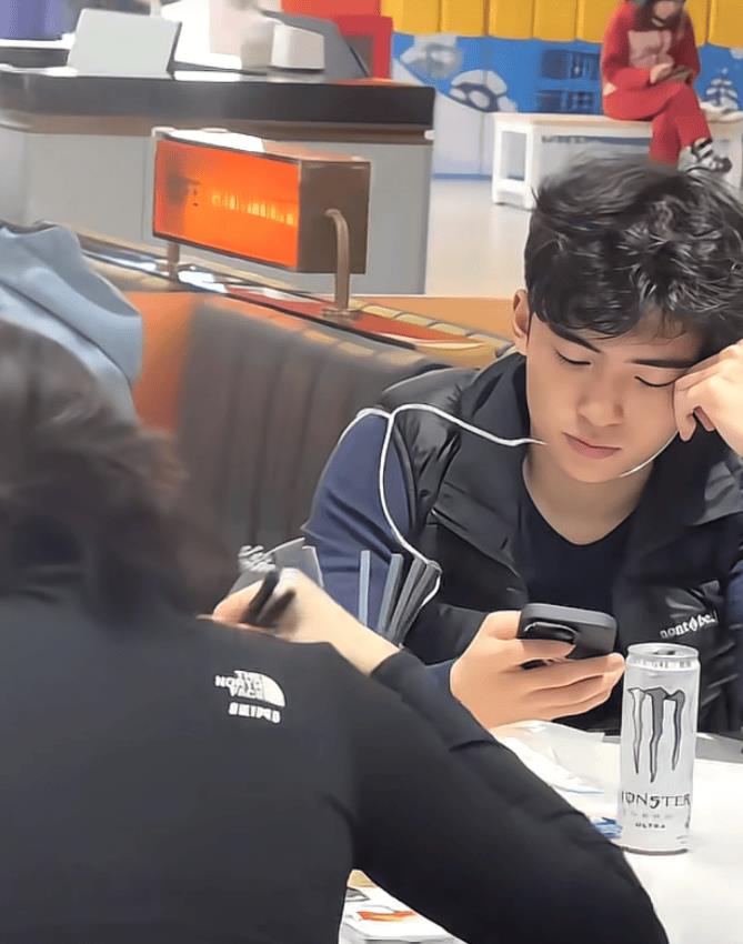 网友：谢霆锋祖宗18代都要感谢张柏芝，她生了一个斯文版的谢霆锋-第1张图片-旧杳电影网