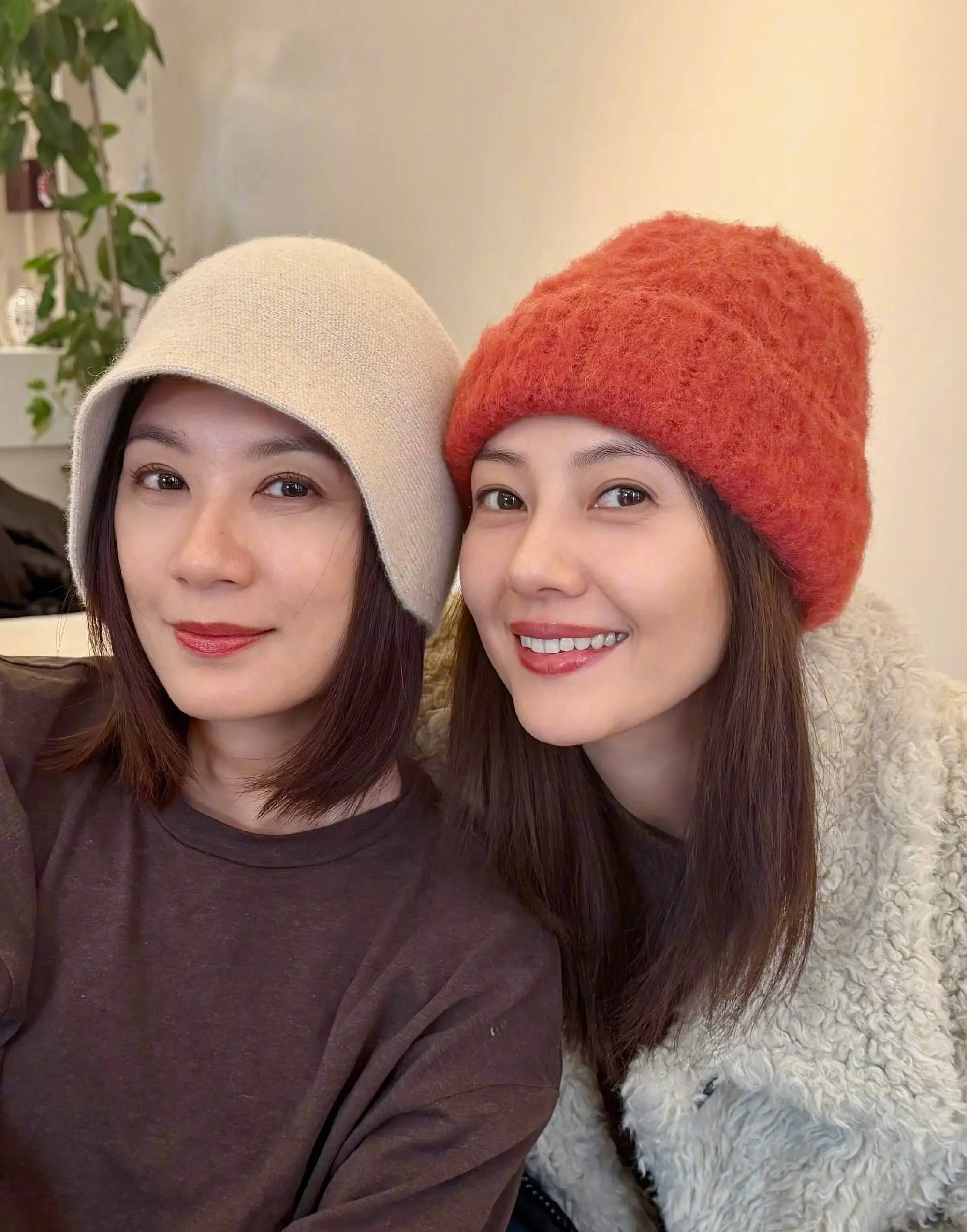 《倚天屠龙记》回忆杀!高圆圆贾静雯晒聚会合照-第4张图片-旧杳电影网 《倚天屠龙记》回忆杀!高圆圆贾静雯晒聚会合照-第4张图片-旧杳电影网