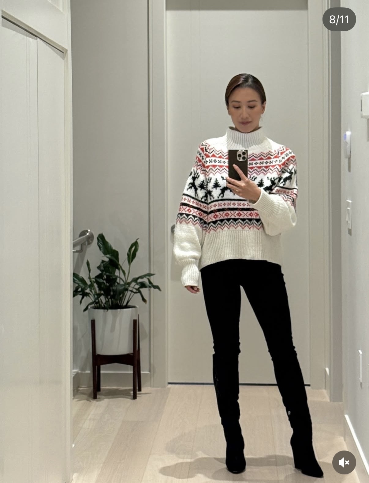 谢婷婷一家圣诞外出，半岁儿子戴圣诞帽亮相，小7岁男友抱娃喂奶-第7张图片-旧杳电影网
