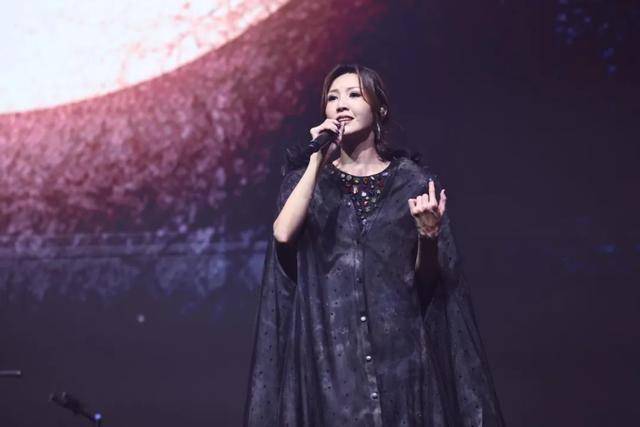 TVB女星一家四口吉林长白山滑雪，八岁女儿越大越靓女-第5张图片-旧杳电影网