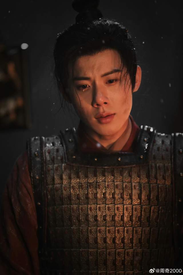 刚红就塌，刚认恋情就被分手，才25岁想被观众喜欢就学点好的吧！-第3张图片-旧杳电影网