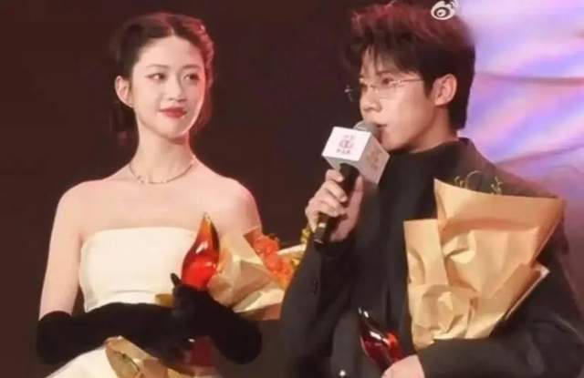 刚红就塌，刚认恋情就被分手，才25岁想被观众喜欢就学点好的吧！-第8张图片-旧杳电影网