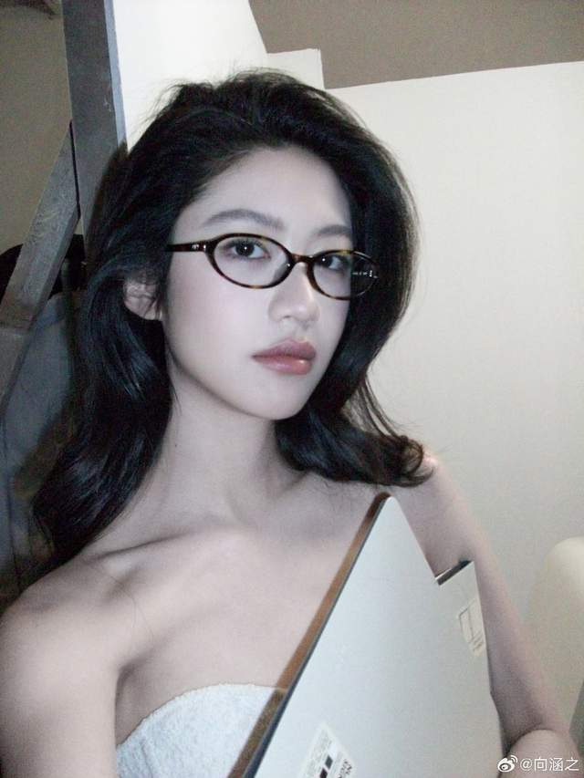 刚红就塌，刚认恋情就被分手，才25岁想被观众喜欢就学点好的吧！-第16张图片-旧杳电影网