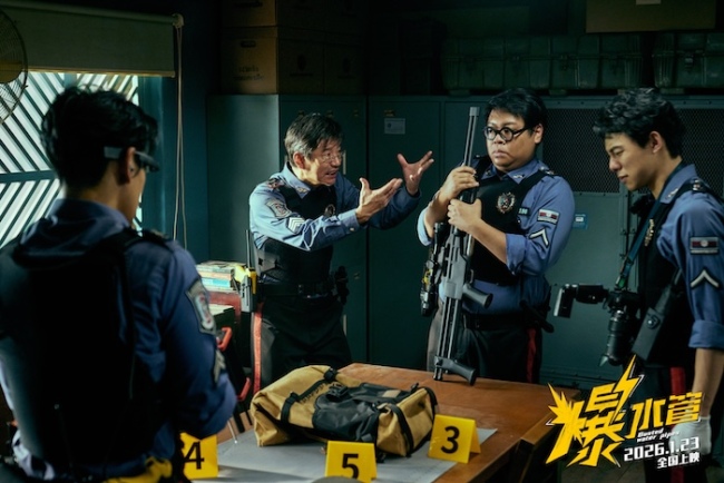 邀你来笑!犯罪喜剧《爆水管》曝“民风淳朴和平镇”特别视频_1-第5张图片-旧杳电影网 邀你来笑!犯罪喜剧《爆水管》曝“民风淳朴和平镇”特别视频_1-第5张图片-旧杳电影网