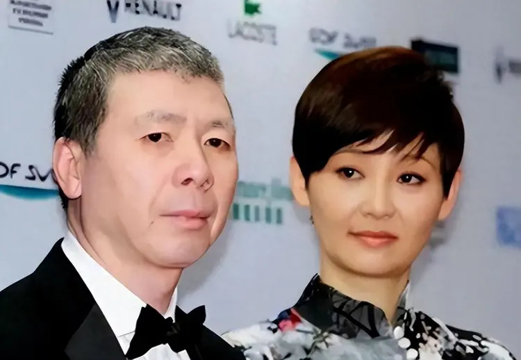 冯小刚小心思藏不住了 , 徐帆回应离婚5个月后 , 他的举动揭真相-第1张图片-旧杳电影网