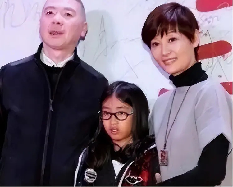 冯小刚小心思藏不住了 , 徐帆回应离婚5个月后 , 他的举动揭真相-第12张图片-旧杳电影网