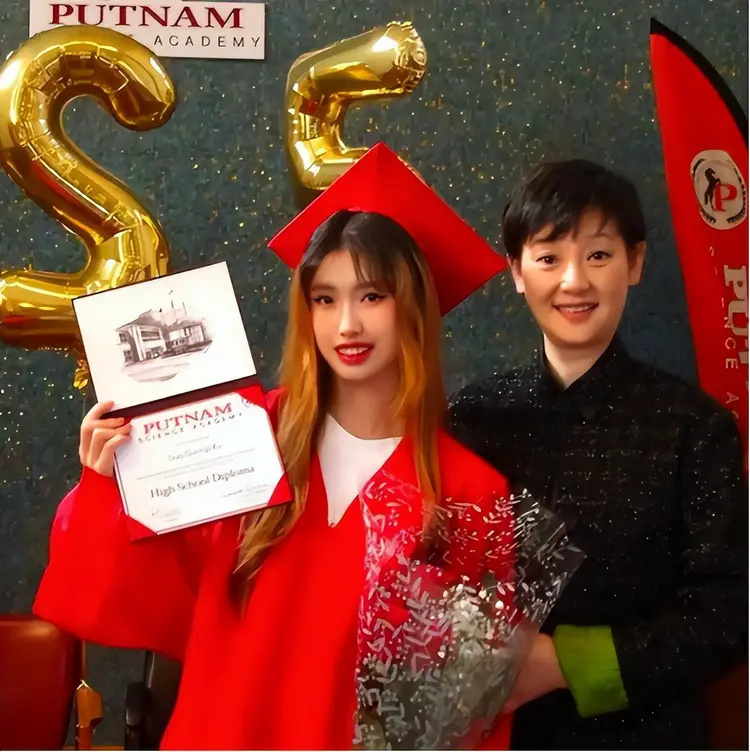 冯小刚小心思藏不住了 , 徐帆回应离婚5个月后 , 他的举动揭真相-第13张图片-旧杳电影网