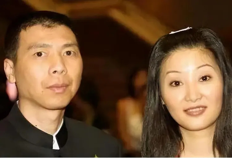 冯小刚小心思藏不住了 , 徐帆回应离婚5个月后 , 他的举动揭真相-第17张图片-旧杳电影网