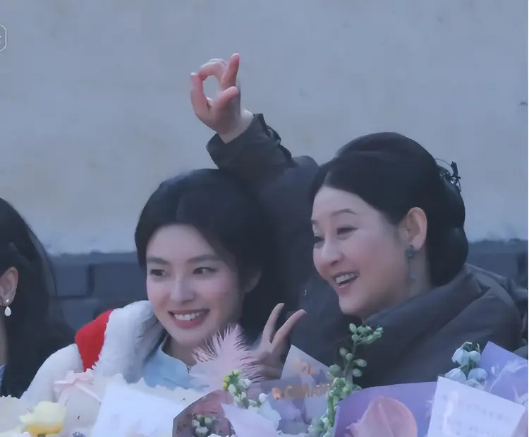 冯小刚小心思藏不住了 , 徐帆回应离婚5个月后 , 他的举动揭真相-第23张图片-旧杳电影网