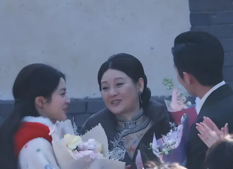 冯小刚小心思藏不住了 , 徐帆回应离婚5个月后 , 他的举动揭真相-第24张图片-旧杳电影网