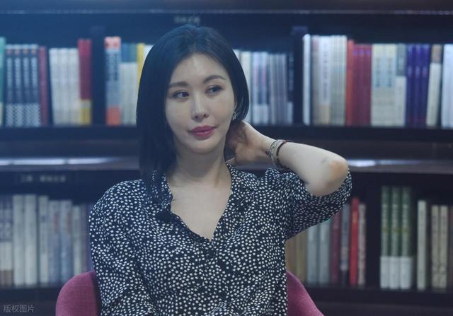 老少恋危机？田朴珺删除与王石合影引发婚变猜测-第3张图片-旧杳电影网