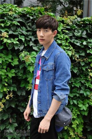 吕鹏-第1张图片-旧杳电影网