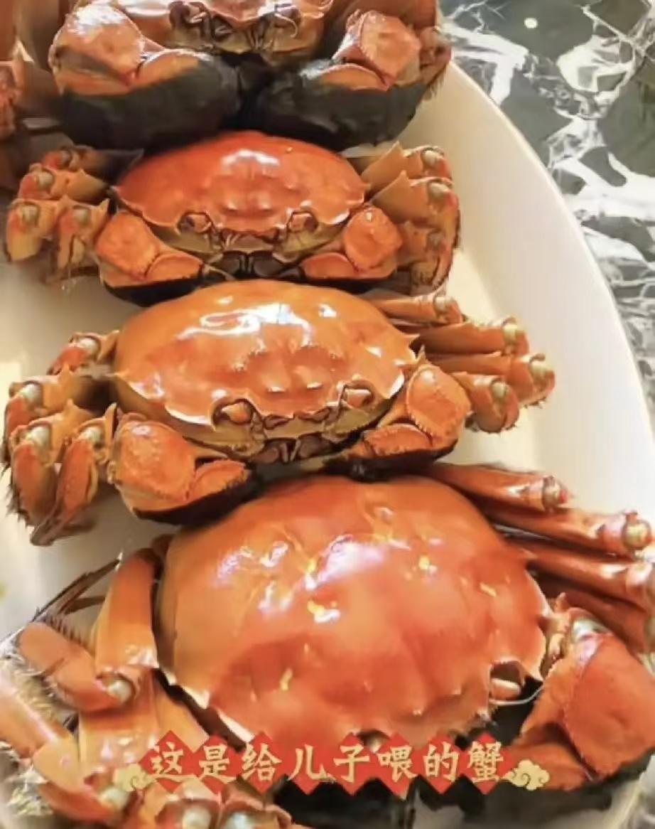 张兰冬至突袭汪小菲家！张兰腌醉蟹宠汪小菲，牛排专喂孕媳，娃缺席热议-第5张图片-旧杳电影网