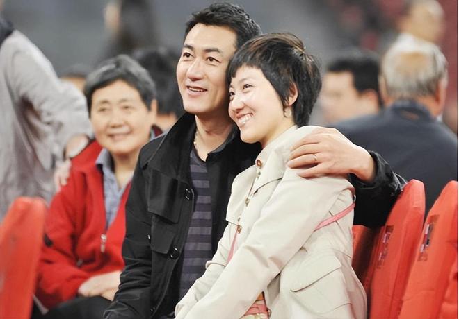 这2位央视主持原来是夫妻，结婚21年"分居"15年，背后原因有点甜-第11张图片-旧杳电影网