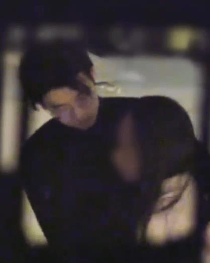 喜人雷淞然恋情曝光 与女友拥抱亲吻超甜蜜-第1张图片-旧杳电影网