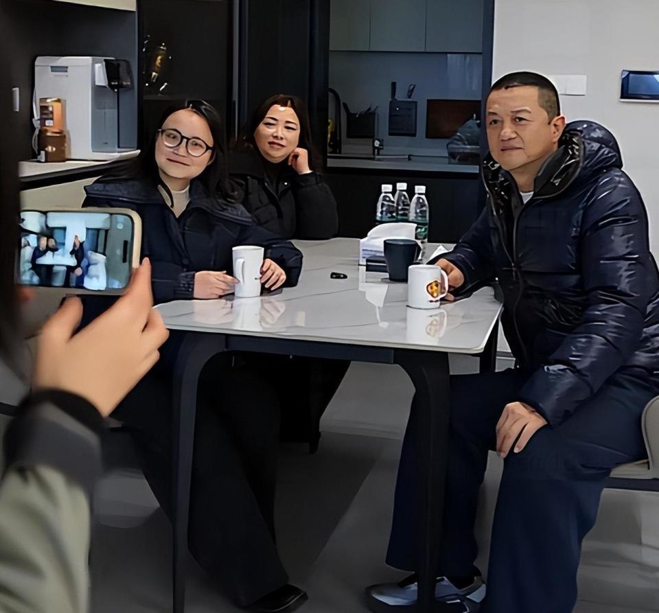 李亚鹏也没想到，自己早年救助小女孩的一个举动，竟让他口碑逆转-第4张图片-旧杳电影网