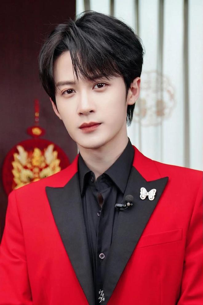 内娱金秀贤？曝顶流男星与小16岁女演员恋爱，女方回应信息量大-第10张图片-旧杳电影网