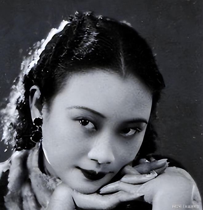 1964年，胡蝶回国的珍贵照片，人到中年气质优雅，岁月不败美人-第2张图片-旧杳电影网