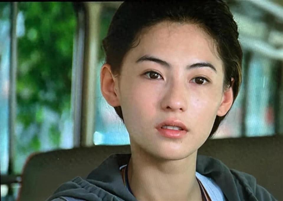 离婚14年后，谢霆锋做梦也没想到，45岁张柏芝依然给他留足了体面-第1张图片-旧杳电影网