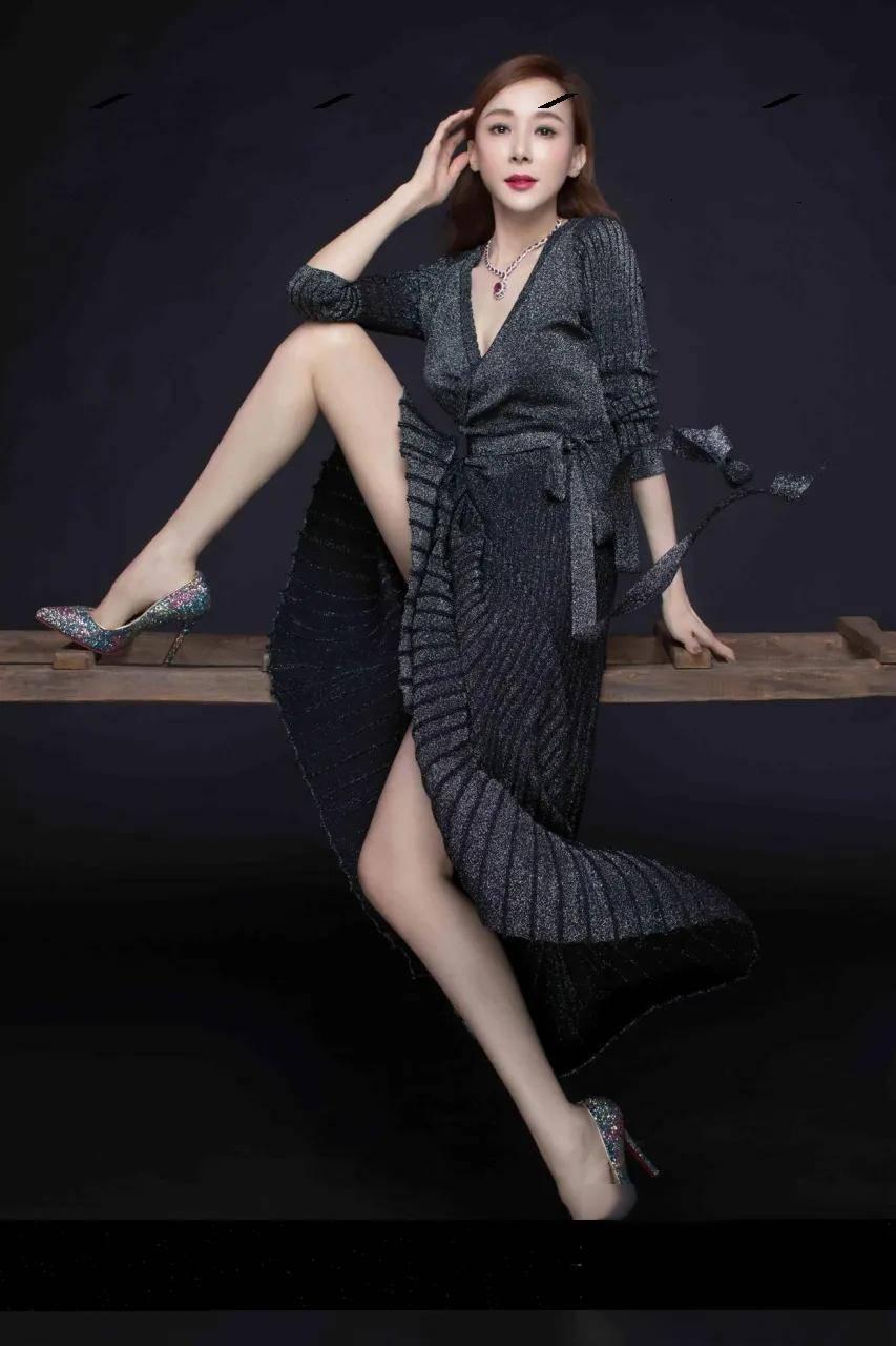 年轻风流成性，如今孤苦伶仃，57岁隐居台湾的萧蔷，开始沉迷礼佛-第8张图片-旧杳电影网