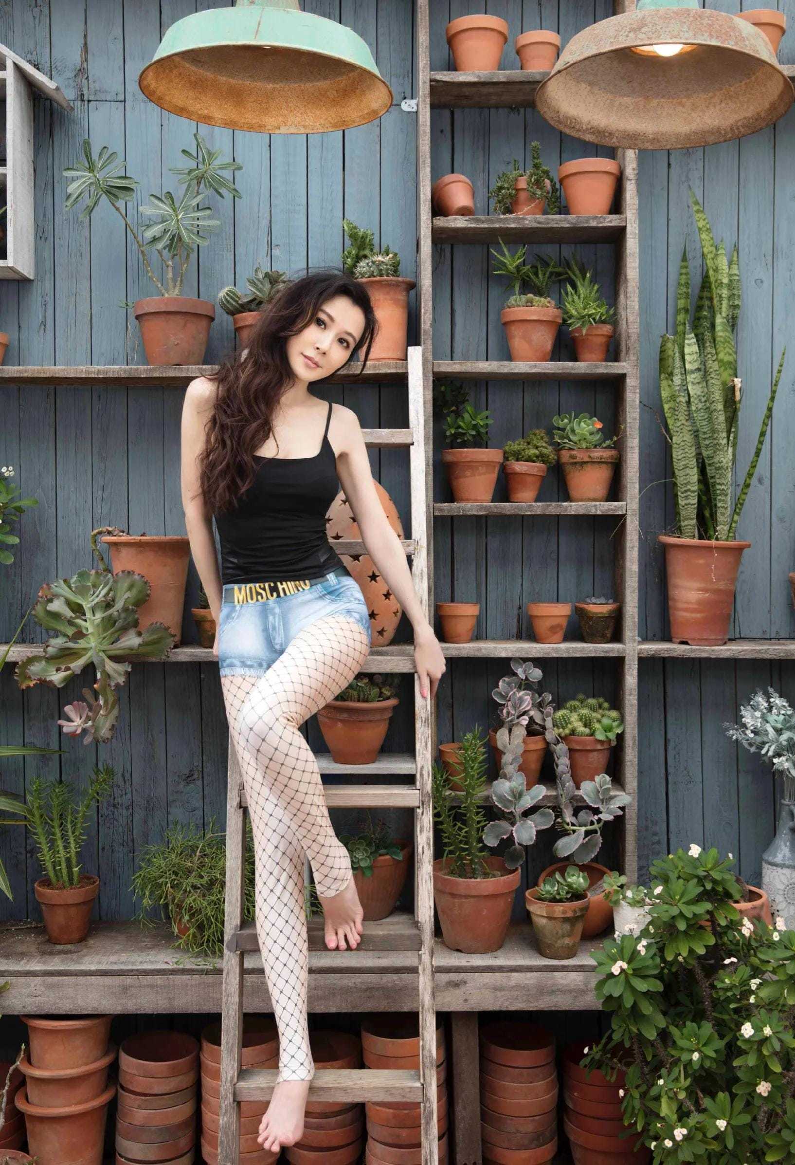 年轻风流成性，如今孤苦伶仃，57岁隐居台湾的萧蔷，开始沉迷礼佛-第18张图片-旧杳电影网