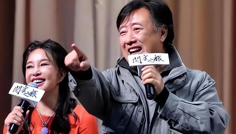 离婚34年，这次高调认爱的刘晓庆陈国军，联手给娱乐圈上了一课-第9张图片-旧杳电影网