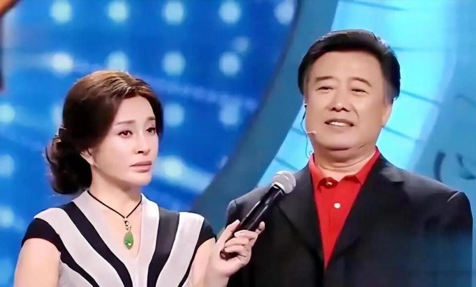 离婚34年，这次高调认爱的刘晓庆陈国军，联手给娱乐圈上了一课-第8张图片-旧杳电影网