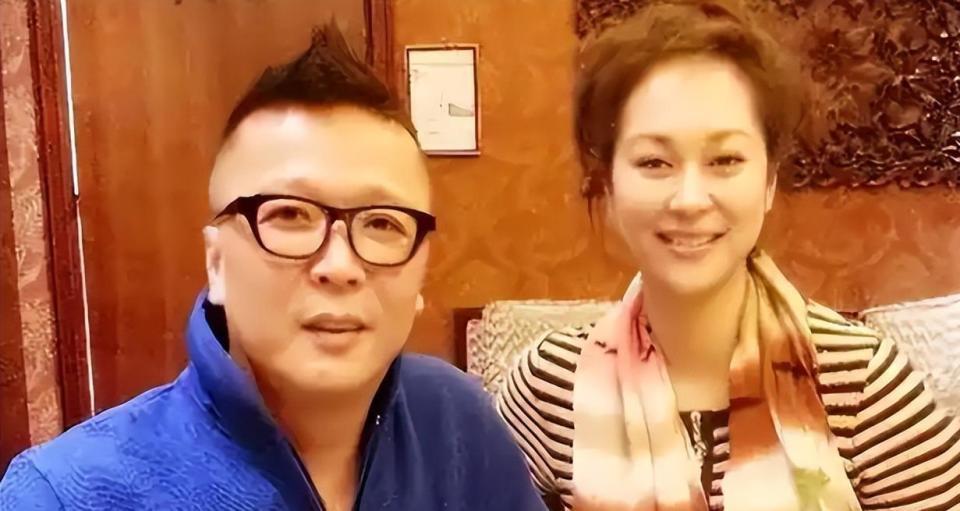 离婚34年，这次高调认爱的刘晓庆陈国军，联手给娱乐圈上了一课-第14张图片-旧杳电影网