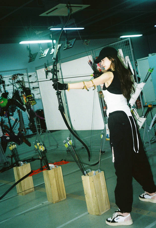 娜扎穿黑背心射箭手臂线条吸睛-第7张图片-旧杳电影网 娜扎穿黑背心射箭手臂线条吸睛-第7张图片-旧杳电影网