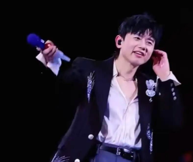 张杰谢娜跨年同台翻车，18年老粉忍痛脱粉，何炅维嘉满脸心疼-第5张图片-旧杳电影网