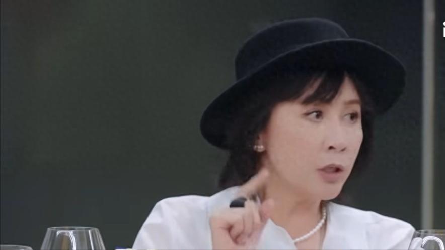 60岁著名女星透露曾对他人有过心动，但还是觉得丈夫最适合自己-第1张图片-旧杳电影网