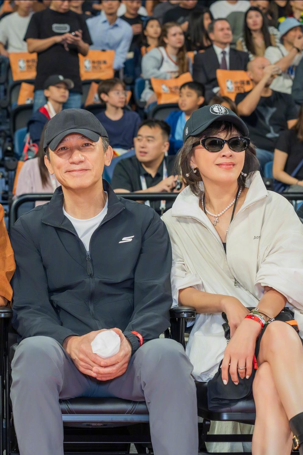 60岁著名女星透露曾对他人有过心动，但还是觉得丈夫最适合自己-第6张图片-旧杳电影网